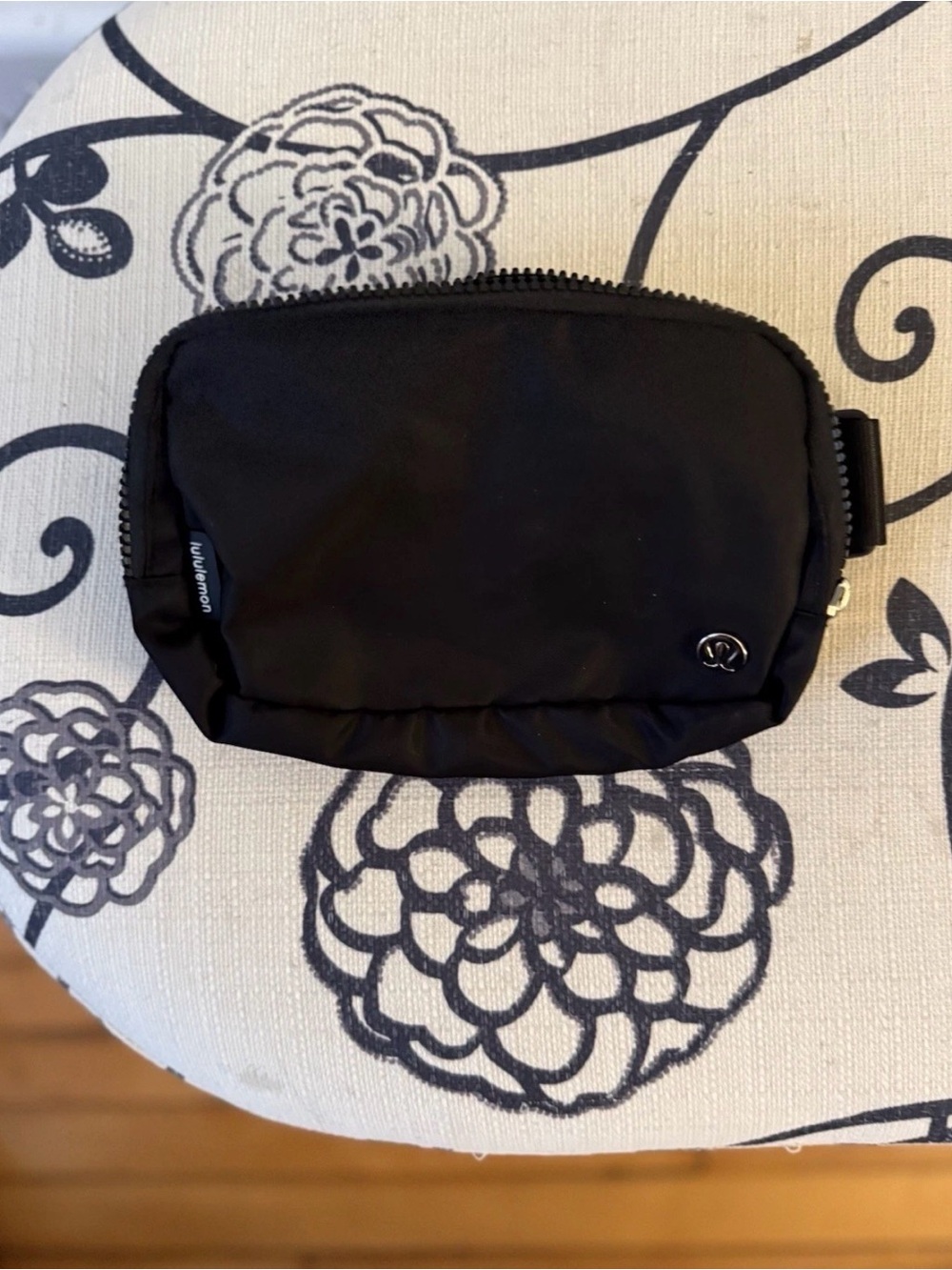 lululemon Black Waist Pack Belt Bag Pouch, Zip Closure, One Size 0-5L